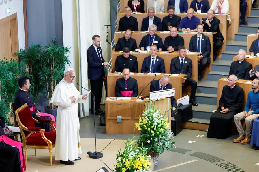 Papa Leone XIV si rivolge ai catecumeni e ai neobattezzati all\\u2019Institut Catholique de Paris. Quest\\u2019anno in Francia sono stati battezzati pi\\u00F9 di 13 mila adulti. Parigi, 26 settembre 2026 , REUTERS
