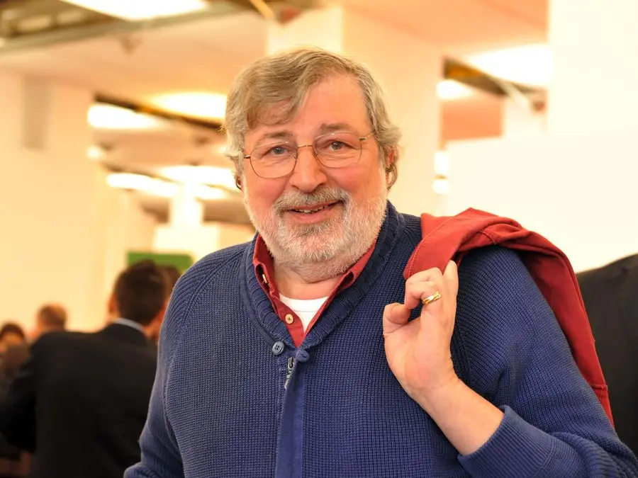Oggi i funerali di Francesco Guccini. Il ricordo di Brunetto Salvarani, il teologo a lungo suo amico: \"Parlavano di Dio e anche della morte\"