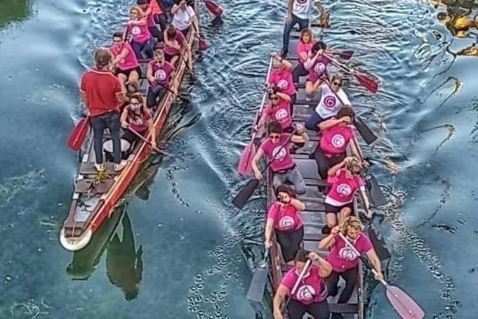 C6 Siloku a bordo dei dragon boat sul Naviglio grande di Milano.