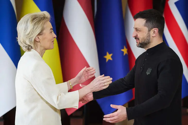 Ursula von der Leyen con il presidente dell'Ucraina Zelensy al Consiglio Europeo