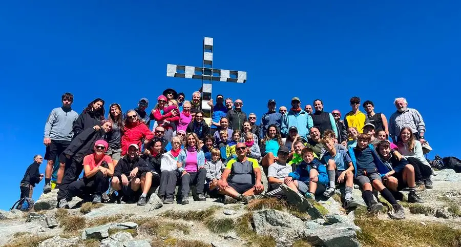 Sul Corno Bussola, a tremila metri, dove la montagna diventa comunità