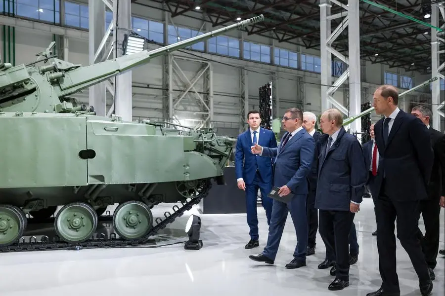 Il presidente russo Vladimir Putin visita una fiera delle armi a Perm il 19 settembre scorso , REUTERS
