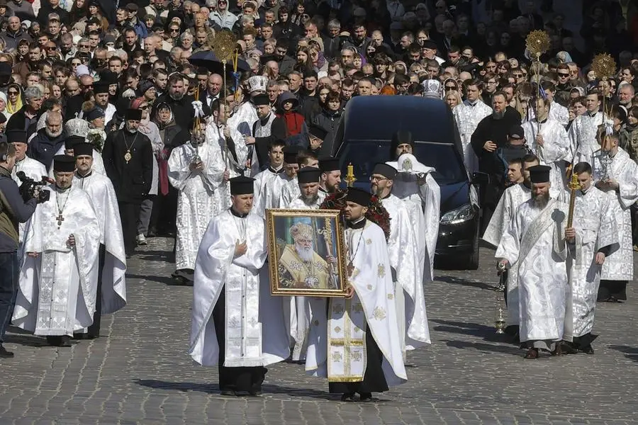 In Kyiv, on March 22, 2026, hundreds of Ukrainians participate in the funeral of Patriarch Filaret, who passed away at the age of 97, a symbol of the schism and independence of the Ukrainian Church