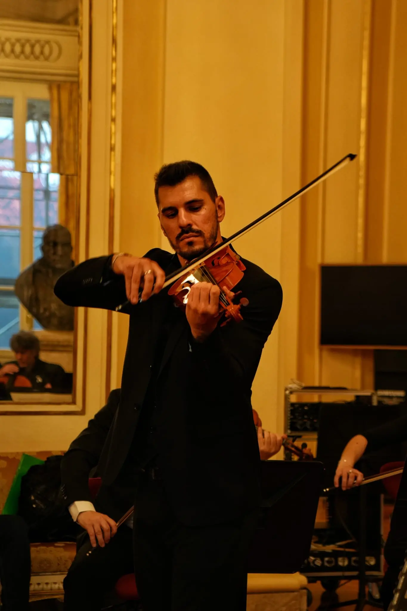 Gennaro Spinelli, musicista e presidente dell'Ucri parla del genocidio dimenticato di rom e sinti, ma anche di disabili, perseguitati politici, comunità lgbt, afrodiscendenti, testimoni di Geova