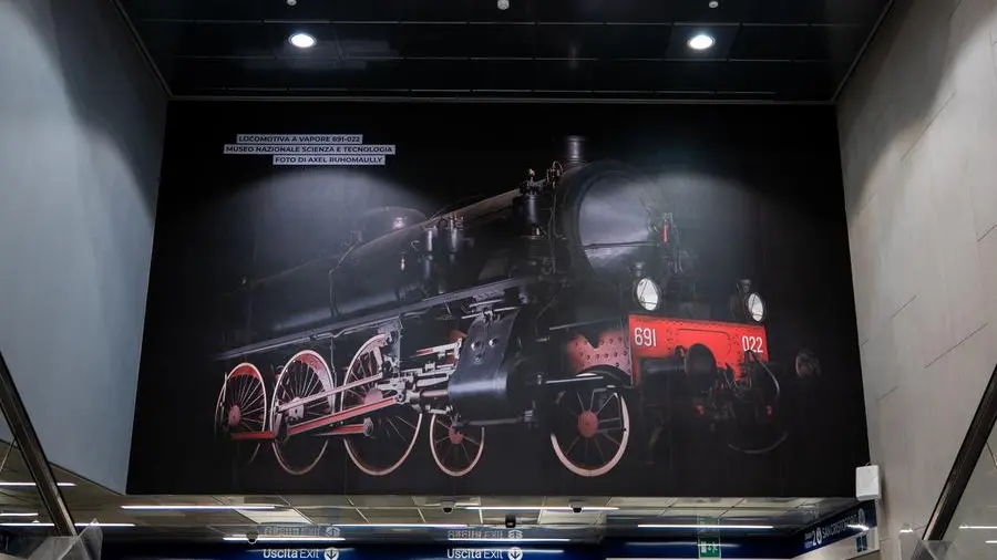 Milano, la fermata Sant’Ambrogio della M4 si trasforma in una galleria d’arte