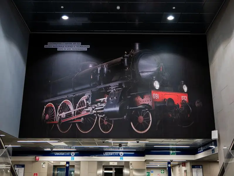 Milano, la fermata Sant’Ambrogio della M4 si trasforma in una galleria d’arte
