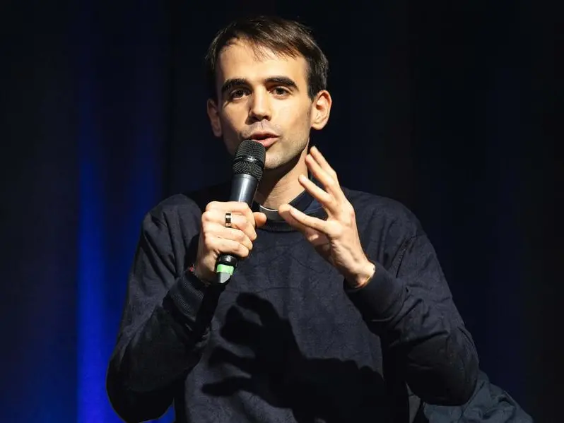 Don Mattia Ferrari e la missione nel Mediterraneo: «Nei migranti incontro il volto di Dio»