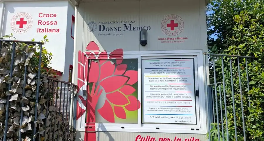 Neonato lasciato nella “culla per la vita”. L’ultimo atto d’amore di una mamma di Bergamo