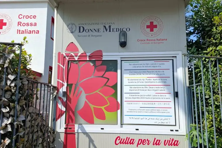 L\\'esterno della culla per la vita a Bergamo , Courtesy BergamoNews