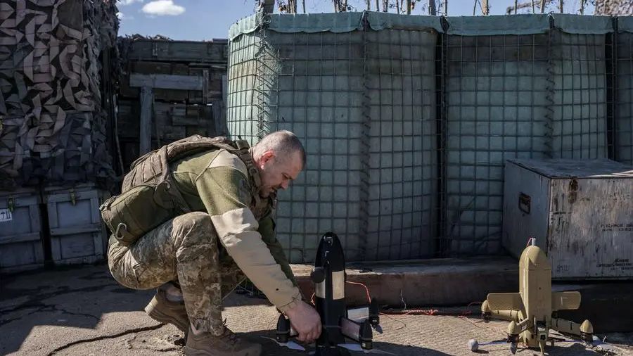 Più armi, meno pace: il mondo nel 2025 ha speso 2.887 miliardi di dollari per fare la guerra