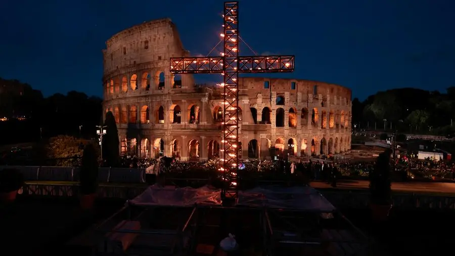 Via Crucis: papa Leone porterà la croce. Meditazioni dalla Terra Santa