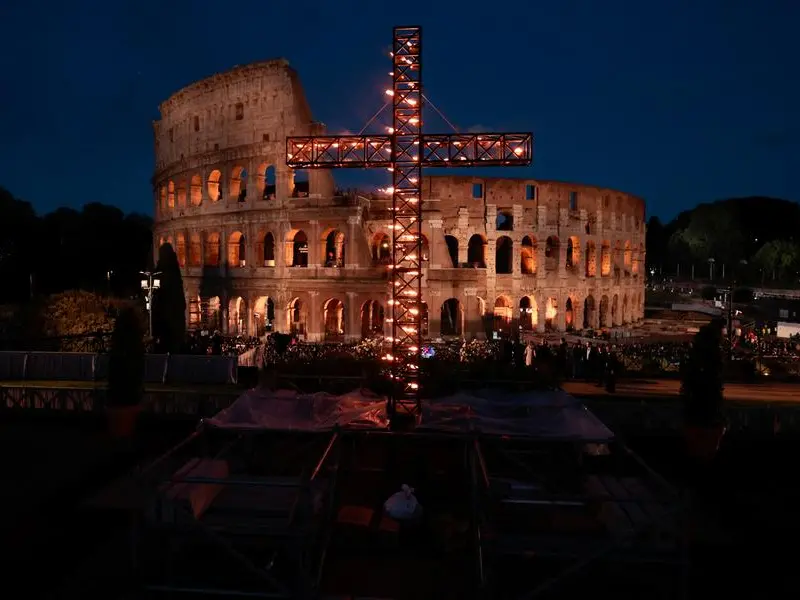 Via Crucis: papa Leone porterà la croce. Meditazioni dalla Terra Santa