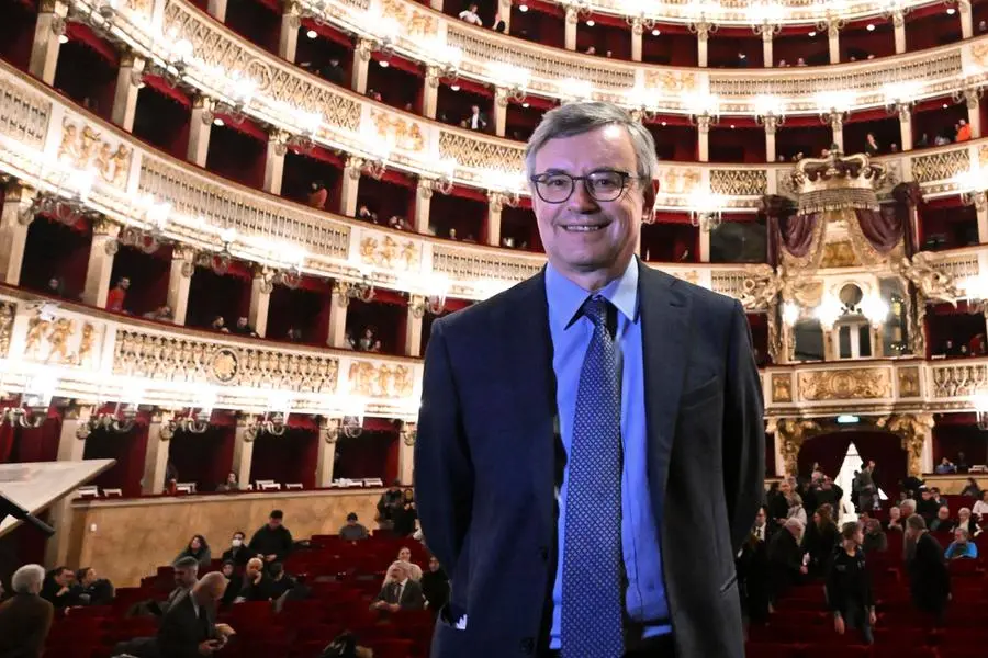 Lo storico Alessandro Barbero sul palcoscenico del Teatro San Carlo di Napoli , ANSA