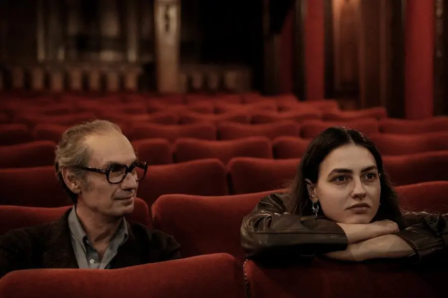 Fabrizio Gifuni e Francesca Romana Vergano in una scena di Il tempo che ci vuole