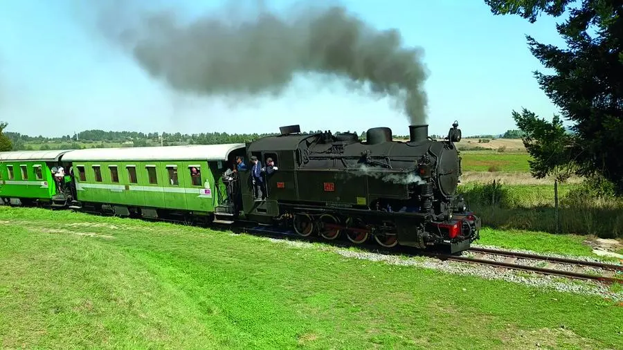Il treno trainato dalla locomotiva a vapore del 1925.