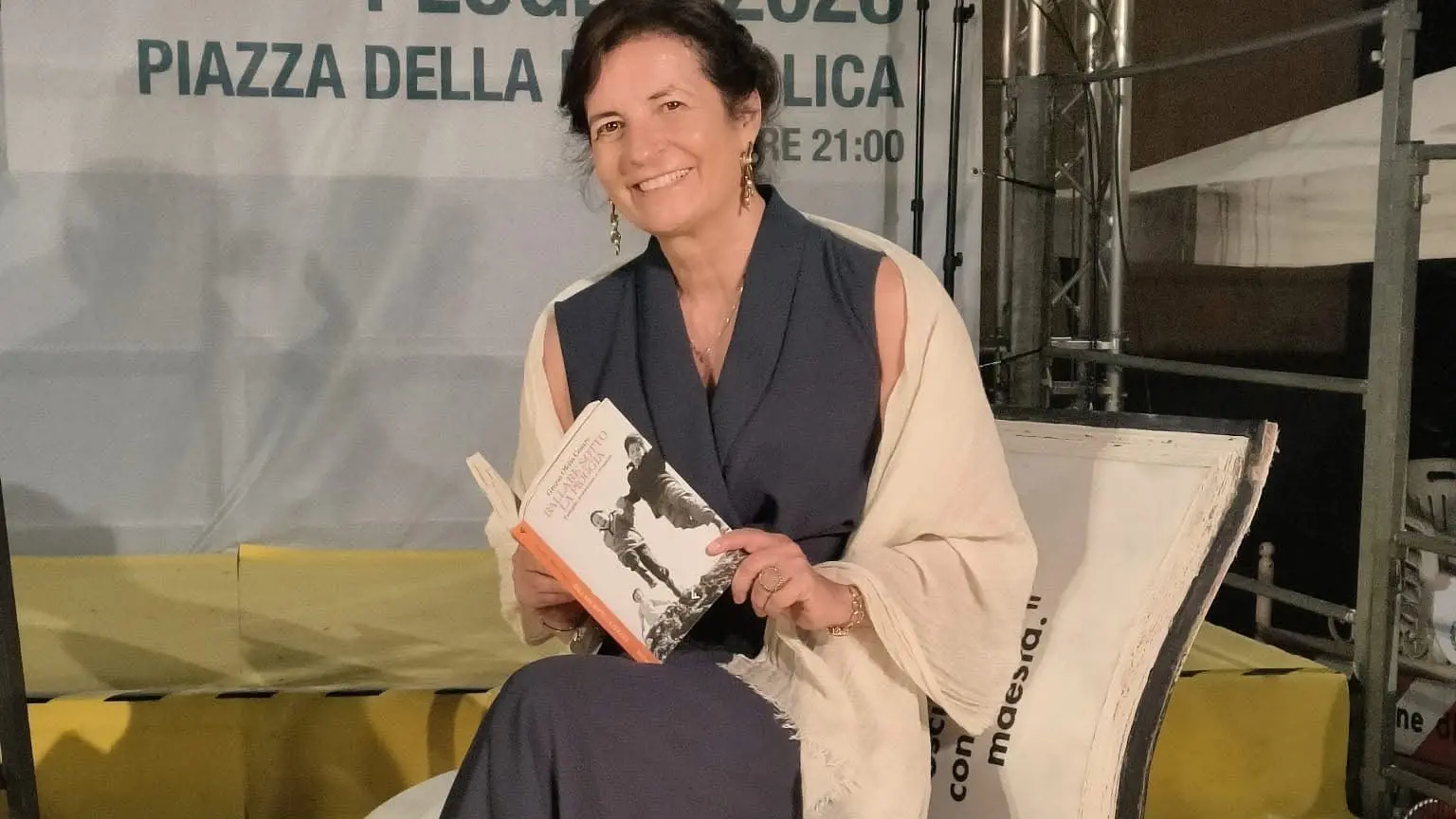 Grazia Ofelia Cesaro con \"Ballare sotto la pioggia\" vince il Premio “Pontremoli Città del Libro e della Famiglia” 2026