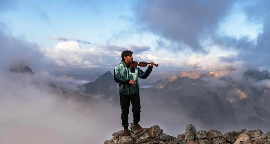 Andrea Casta, il violinista che porta l’avanguardia musicale in chiesa